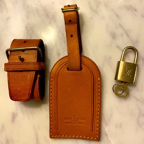 Louis Vuitton Brass Lock & Key (307) AND Luggage Tag Poignet Set  BUNDLE!!💋🥒 - Picture 1 of 5
